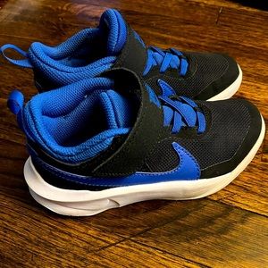 NIKE BOYS’ HUSTLE D